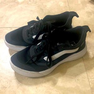 Black and white vans US men 4.0 US women 5.5